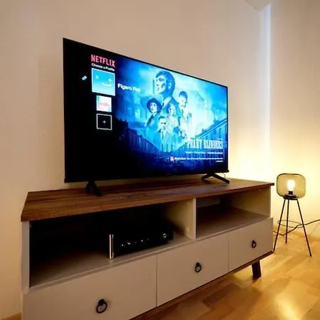 Figaro Flat - Ac, Netflix