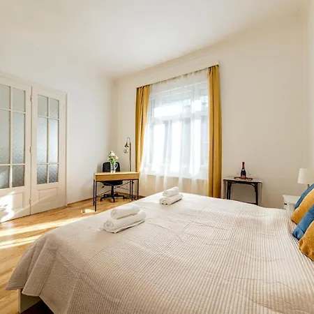 Figaro Flat - Ac, Netflix *